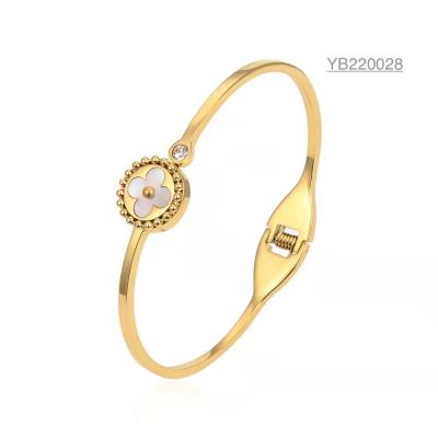 China Love token 14k gold four-leaf clover pattern buckle bracelet rhinestone bangle for sale