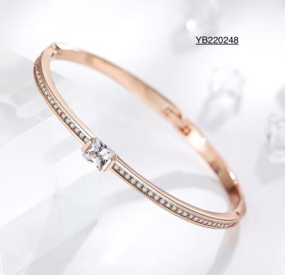 China Pulseira feminina moderna com pressão de pulso pulseira de aço inoxidável com strass à venda