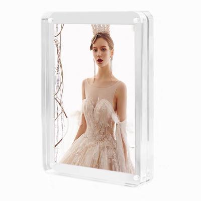 China Modern customized high quality acrylic magnetic photo frame cube support has no peculiar smell and can customize logo for sale