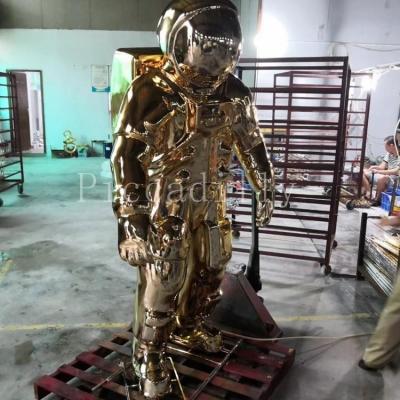 China China Mall Outdoor Decoration Astronaut Sculpture Fiberglass Astronaut Electroplating Figure for sale