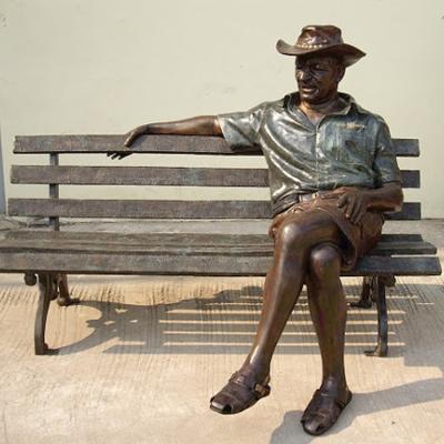 China China Metal Craft Garden Decor Bronze Statue Bronze Statue Man On Bench Sculpture for sale