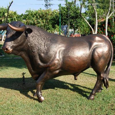 China Life Size China Modern Art Metal Craft Bull Statue Bronze Sculpture Animal Statue for sale