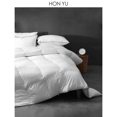 China Luxury Hotel Bedding Hypoallergenic Comforter Fluffy Goose Down Comforter Insert With 100% Cotton Cover For All Season for sale