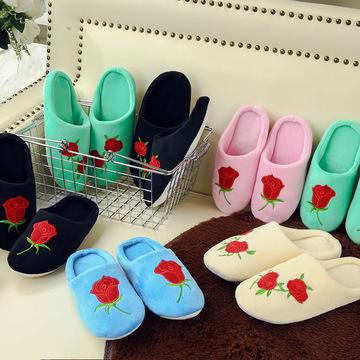 China Autumn/winter trend fashion trend female indoor floor shoes plush slippers candy color warm home shoes for sale