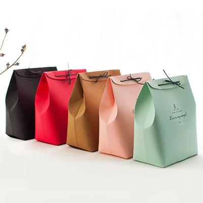 China Custom Safety Gift Packaging Paper Bag Candy Food Gift Bags For Christmas Wedding Party Favors for sale