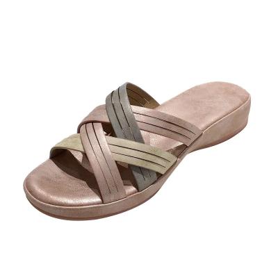 China New Summer Lightweight Adult Beach Flat Sandals Fashion One Word Shoes For Students Sandal Woman Outdoor Casual Sandals for sale