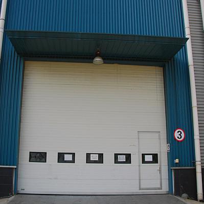 Chine Soundproof Sectional Overhead Industrial Doors à vendre