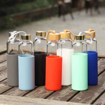 China PORTABLE Borosilicate 550ml Bamboo Lid Glass Water Bottle Water With Sleeve for sale