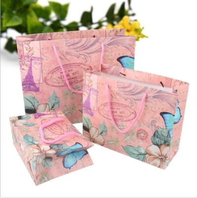 China New Fashion Recyclable Gift Bags Manufacturers Handbag Gift Packaging Shipping Paper Bags for sale