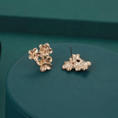 China Hard New Arrival Designer Earrings Women 18k Gold Flower Fashion Earrings 2021 for sale