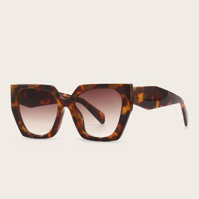 China 2022 Custom Square Logo Fashion Cat Eye Frame Sunglasses Trendy Oversized Square Women Retro for sale