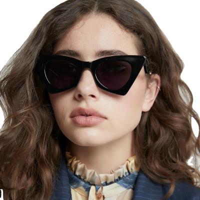 China Fashion Sunglasses Fashion UV Shade Funny Retro Design Cat Women's Curvy Temple Sunglasses for sale