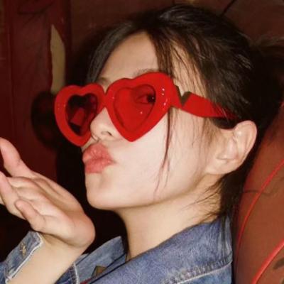 China New Popular Hot Selling Party INS Design Heart Shape Eye Use 2022 Fashion Women Sunglasses for sale