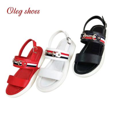 China Low Price New Designs Durable Women Girls Thick Sole Outdoor Flat Sandals Toe Sandals Shoes for sale