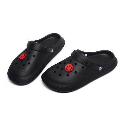 China Durable High Quality Outdoor Hole Shoes For Men's Garden EVA Clogs Hole Clogs Classic Black Plastic Slippers Men's Top Shoes Work for sale