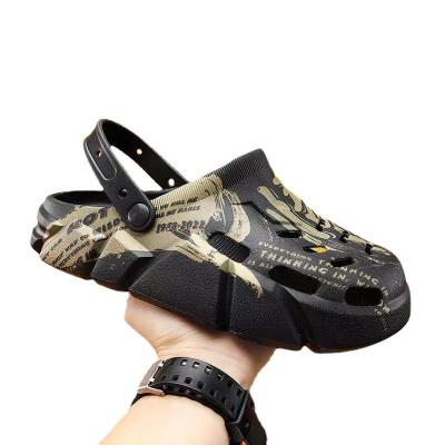 China Hot Selling Anti-odor New Design Yeezy Hole Eva Summer Holiday Water Shoes Beach Sandals For Men for sale