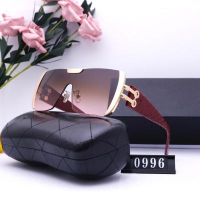 China Designer Fashion Sunglasses Famous Brands Retro Gafas Luxury Oversized De Sol Women Sunglasses 2022 for sale