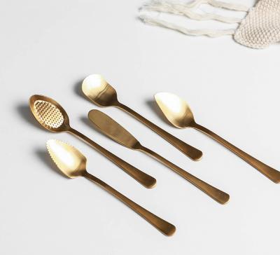 China Viable Gold 304 Stainless Steel Restaurant Spoons Set Gift Wedding Metal Flatware Set for sale