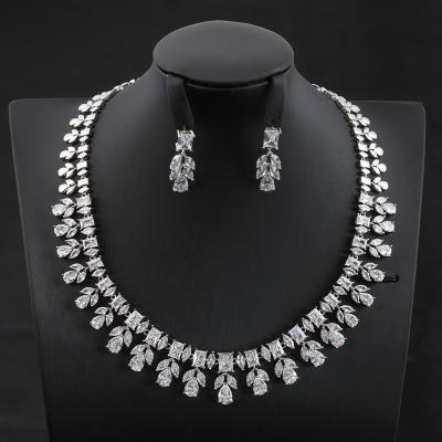 China FASHIONABLE Bridal Jewelry Set Earring Necklace Indian Jewelry Set For Women And Girls Flower Necklace for sale