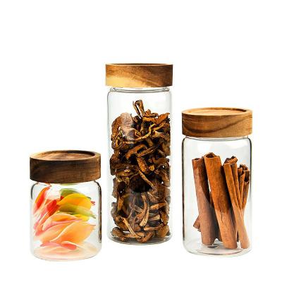 China Handmade High Borosilicate Sustainable Kitchen Food Storage Jar Glas Glass Jar With Wooden Lid / Glass Jar for sale