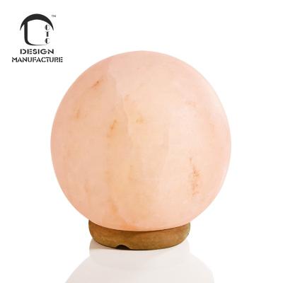 China OEM Modern Anniversary Company Natural Hand Carved Himalayan Salt Crystals Lamp In Iron Cylinder for sale