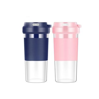 China Wireless Battery Mini Portable Car Juicer Rechargeable Electric Cup Smoothie Blender for sale