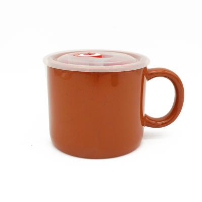 China Wholesale 22oz Large Stoneware Viable Red Round Ceramic Portable Soup Ink Mug With Handle Lid for sale