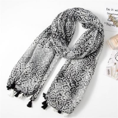 China Polyester Women Leopard Pattern Printed Scarf Cotton Voile Tassel Scarf Wraps Hijabs 10pcs/lot for sale