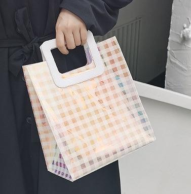 China Clear Large Capacity PVC Tote Bag Net Celebrity Jelly Laser Bag Symphony Gift Bag for sale