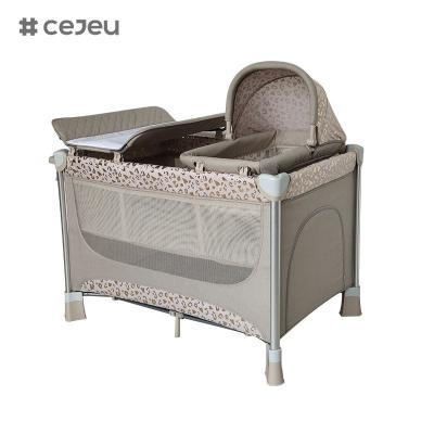 China Baby reisbed baby playpen mode Afneembare baby bed wieg met luiertafel multifunctionele set bed voor slaapkamer Te koop