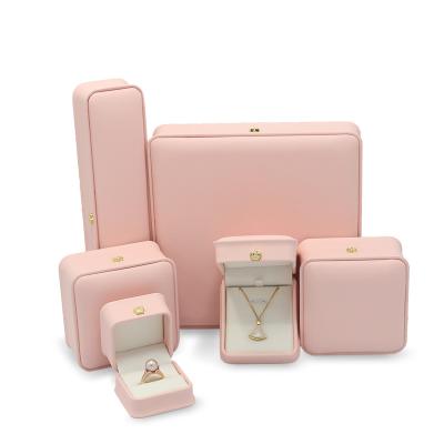 China PU Leather Top Selling Custom Logo Pink Pendant Leather Jewelry Gift Box Pendent Box for sale