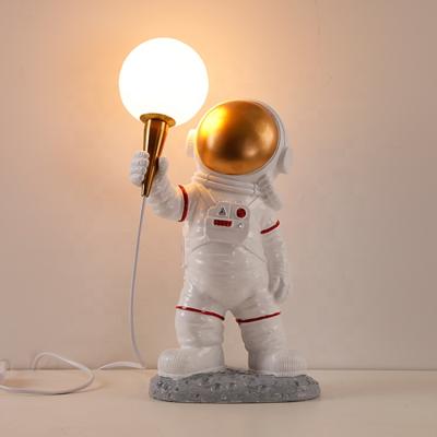 China Factory price home decor astronaut table light home decoration resin resin table bedside for children kids table light for sale