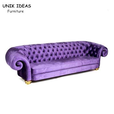 China Purper Fluweel 3 Bank van Zetels de Knoop Doorgenaaide Sofa Wood Frame Club Lounge Te koop