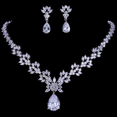 China New Charming Elegant Bride Shining Oversized Zircon Pendant Jewelry Set Women Leaf Shaped Earring Necklace for sale