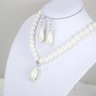 China New Fashion Jewelry 2021 Women's 18K Silver Pearl Necklace Earrings CLASSIC Beaded Christmas Gift Jewelry Set for sale