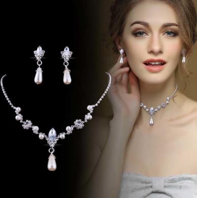 China 2021 New BOHEMIA Christmas Jewelry Women's Luxury 18K Gold Jewelry Set Rhinestone Pearl Necklace Pearl Earrings for sale