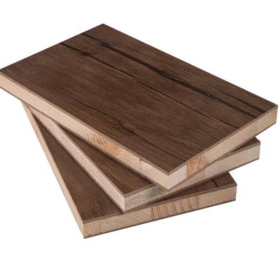 China Vochtbestendige laagdichte E1 E2 Melamine Mdf Board voor kantoorgebouwen Te koop