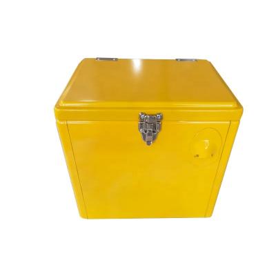 China Waterproof Hot Sales 15l Retro Metal Box Beer Cooler Cooler for sale