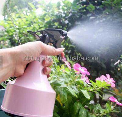 China Wholesale Plastic Spray Bottle Small Watering Can Manual Pressure To Equip Watering Pot Spray Sprinklers Bottle for sale