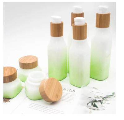 China 100ml 43mm Glass Cosmetic Bottles Lotion 43/410 Cosmetic Jars With Bamboo Lids for sale