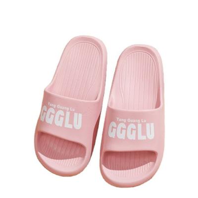 China Cartoon plastic slippers of good air permeability and non-slip ladies factory wholesale production for women for sale