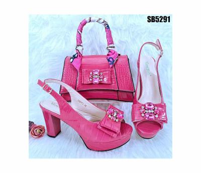 China Nuevos zapatos africanos de tacón alto de alta calidad y bolsos a juego zapatos italianos con bolso para bodas y fiestas zapatos de mujer en venta