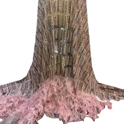 China Neue elegante Brautstickerei Spitzenstoff afrikanischer französischer Tulle rote Federn Spitzen Brautkleid Tulle Netze Spitzen zu verkaufen