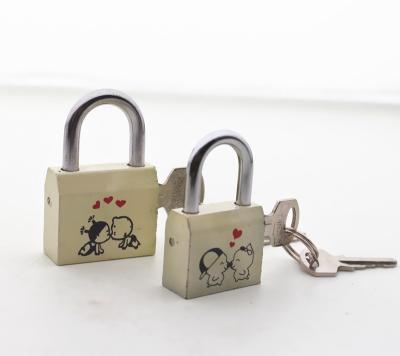 China 2017 New Fashion China Manufacture Warehouse Cute Gift Love Padlock White Painted With Picture Printing Side Key Padlock for sale