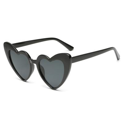 China Fashion Sunglasses Wholesale Custom Heart Sunglasses Women Fashion Retro Fashion Women Sunglasses for sale