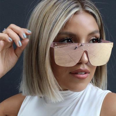 China Fashion Sunglasses United Big Frame Sunglasses Shape Rivets To Shine Color Mercury Women Sunglasses for sale