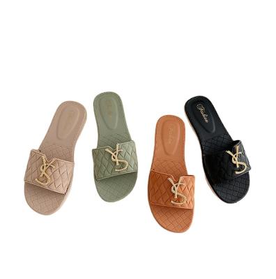 China 2022 Hot Slippers Women Wear Flat-bottomed Fashion Sandals And Slippers Out In Summer Beach Shoes Seaside Flip-flops shoes stock for sale