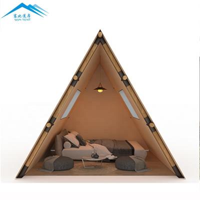 China Outdoor triangle tent luxury camping tent OEM customized fabric layers glamping hotel vacation tents en venta