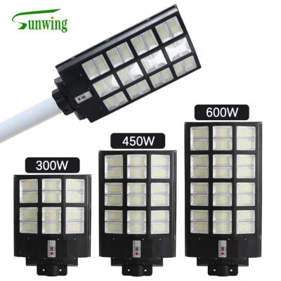 China Road/street/promotional yard/highway sale integrated all in one IP65 400w solar panel light led solar street light for sale