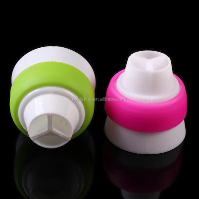 China Disposable Tricolor Icing Piping Spout Converter Cream Coupler 3 Holes Cake Decorating Connector Fondant Cake Decorating Tools for sale